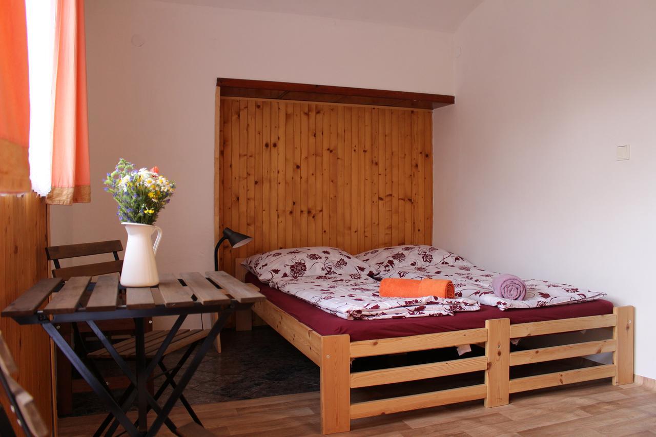 Penzion Bulhary S Vinnym Sklepem Exterior foto